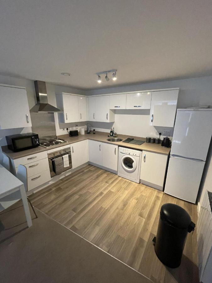 Modern 2-Bed Apartment In The Heart Of Salford Quays Экстерьер фото