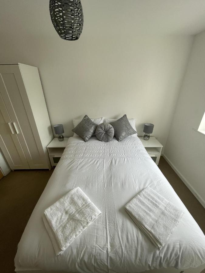 Modern 2-Bed Apartment In The Heart Of Salford Quays Экстерьер фото