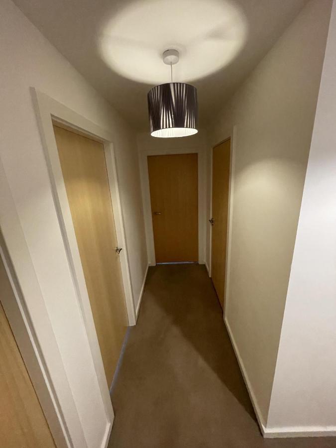 Modern 2-Bed Apartment In The Heart Of Salford Quays Экстерьер фото